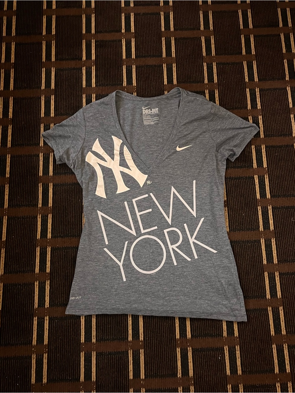 Women’s Nike Dri-Fit New York Yankees Top Tshirt V-neck Large L Gray 801
